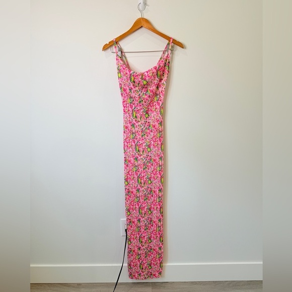 PrettyLittleThing Pink Abstract Printed Plisse Strappy Maxi Dress - Picture 3 of 7